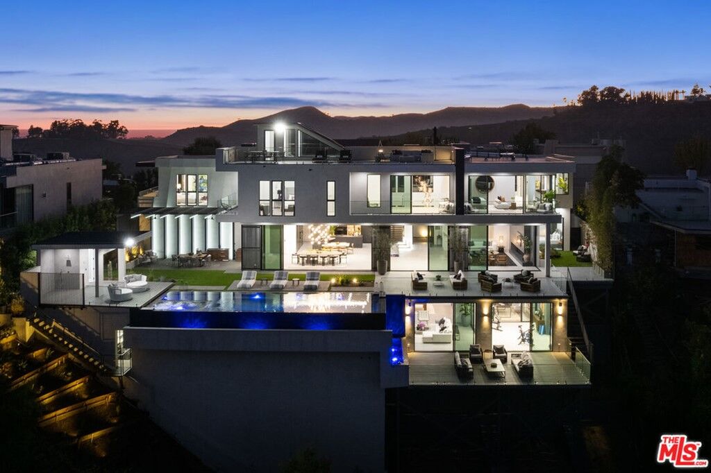 Property Photo:  1640 Stradella Road  CA 90077 