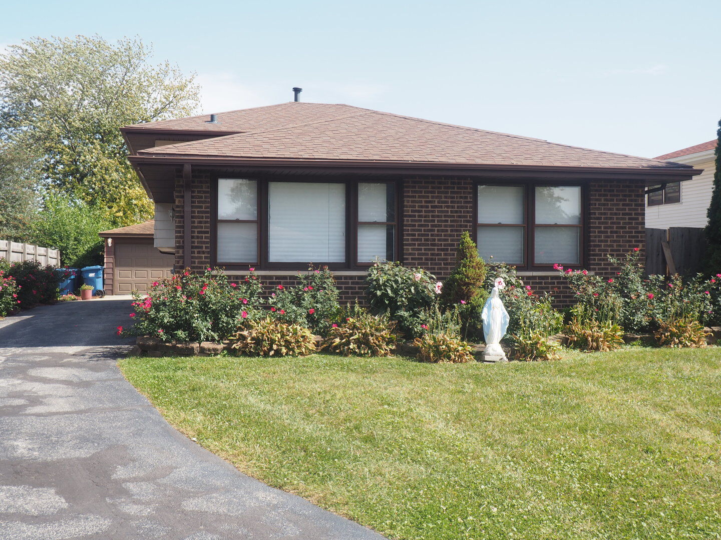 Property Photo: 13633 Crestview Court IL 60418