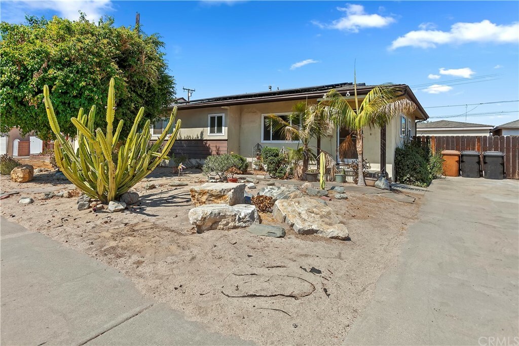 Property Photo:  2033 W Hill Avenue  CA 92833 