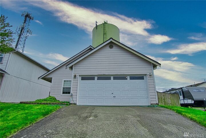 Property Photo:  20017 17th Ave E  WA 98387 