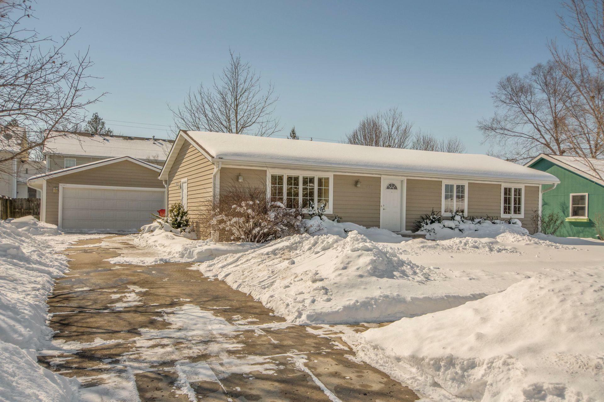 Property Photo:  815 Hickory Drive  IA 50124 