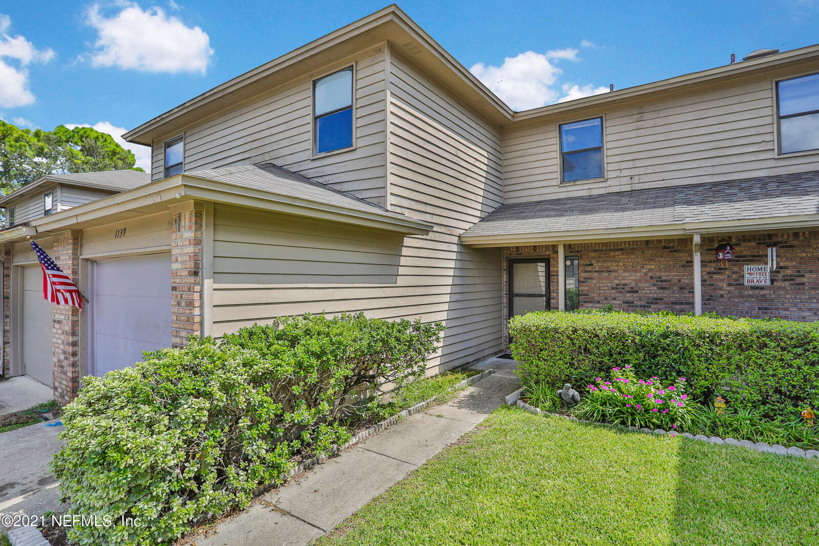 Property Photo: 1139 Romaine Circle W FL 32225
