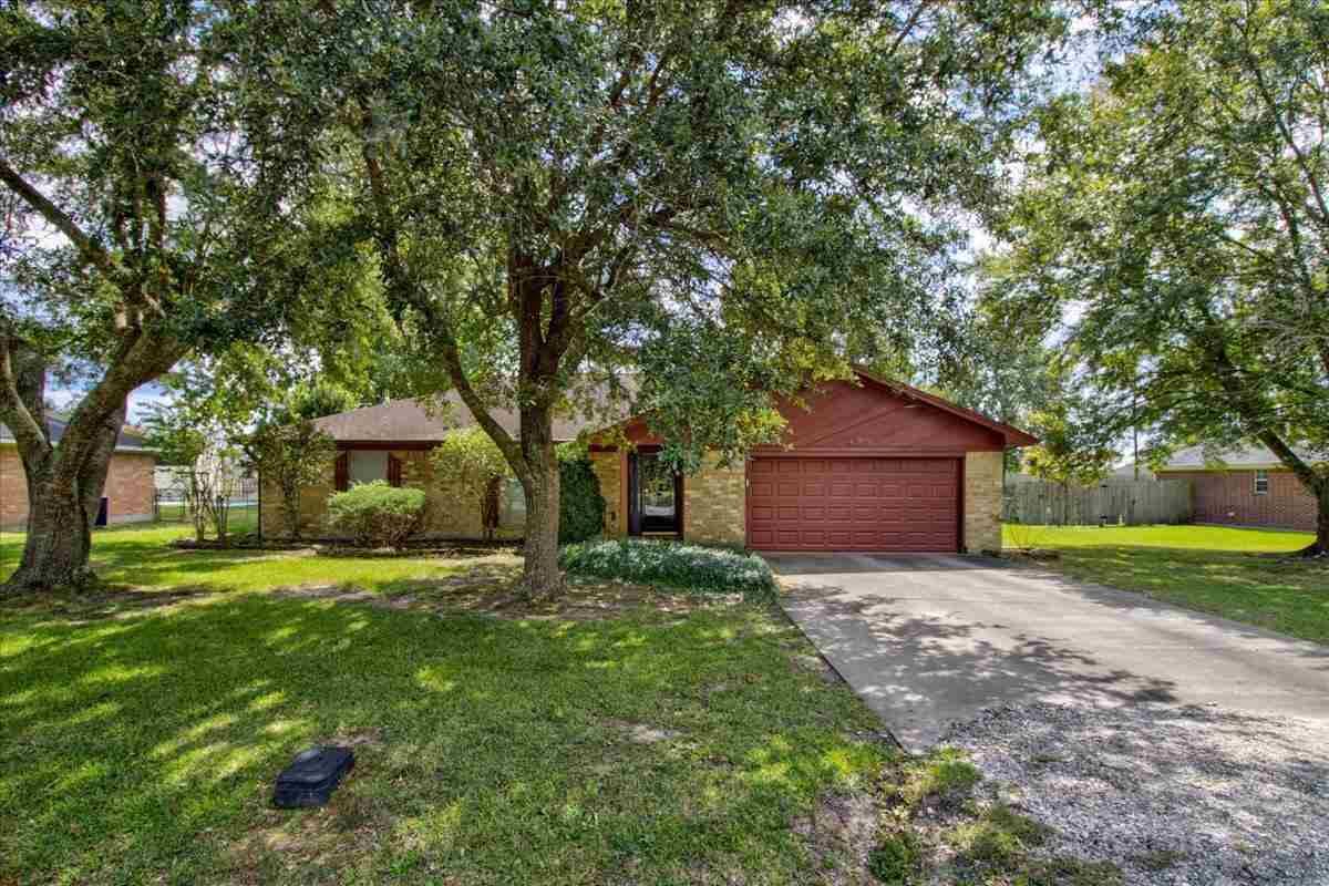 Property Photo:  270 Parkway Dr  TX 77657 