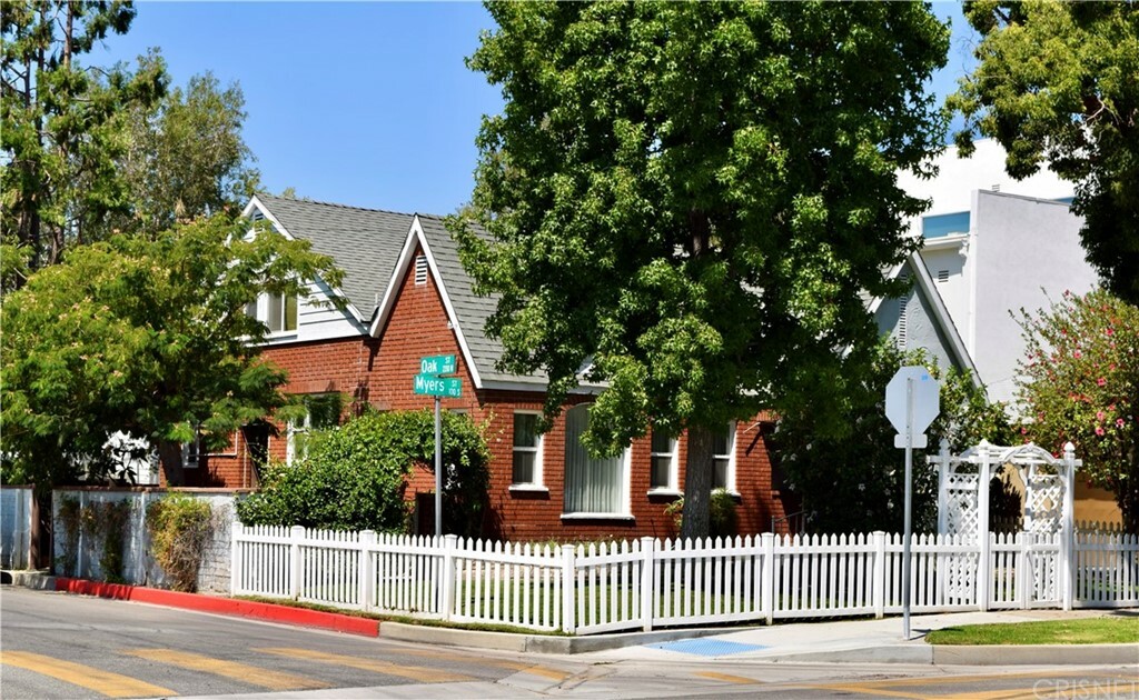 Property Photo:  117 S Myers Street  CA 91506 