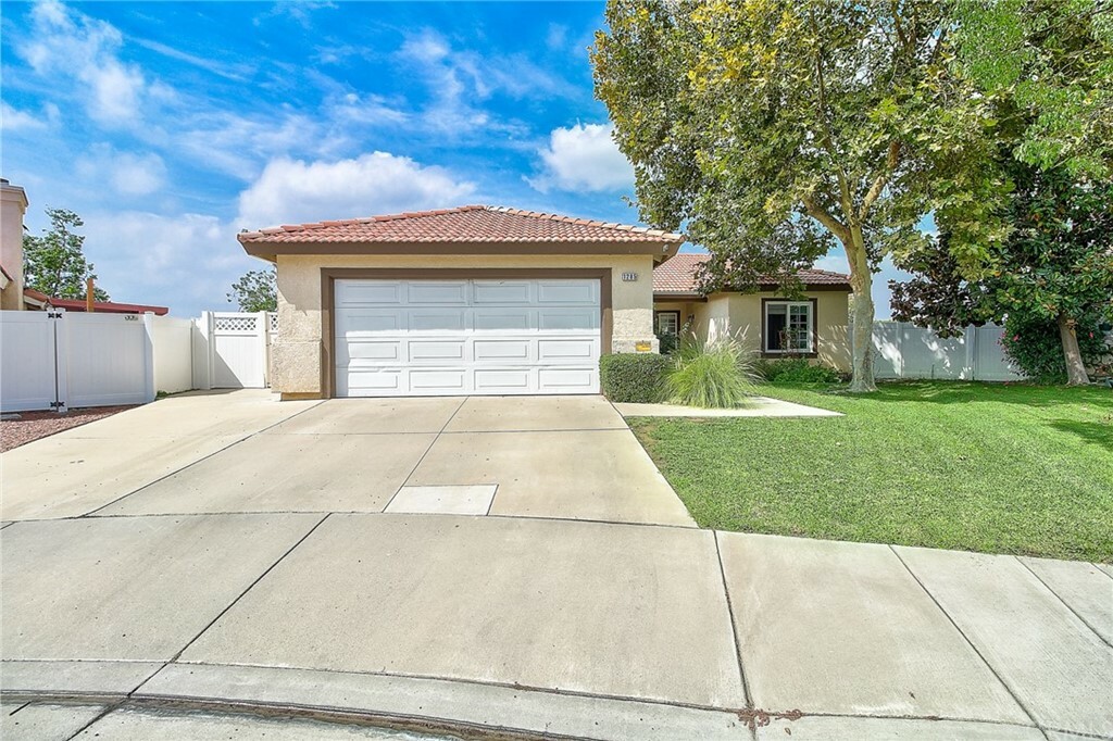 Property Photo:  1285 Maplewood Lane  CA 92359 