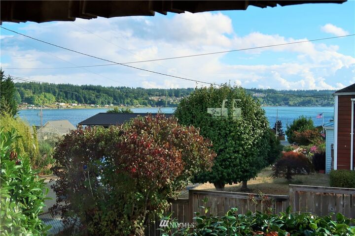 Property Photo:  1019  Nipsic Avenue  WA 98310 
