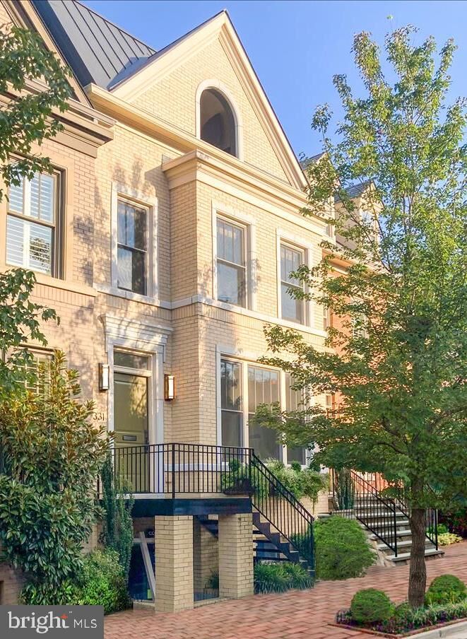 Property Photo:  331 N Royal Street  VA 22314 