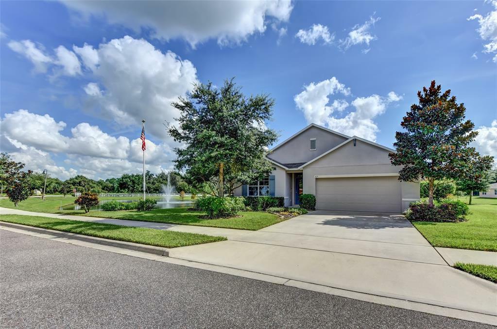 Property Photo:  825 Parkmore Drive  FL 32724 