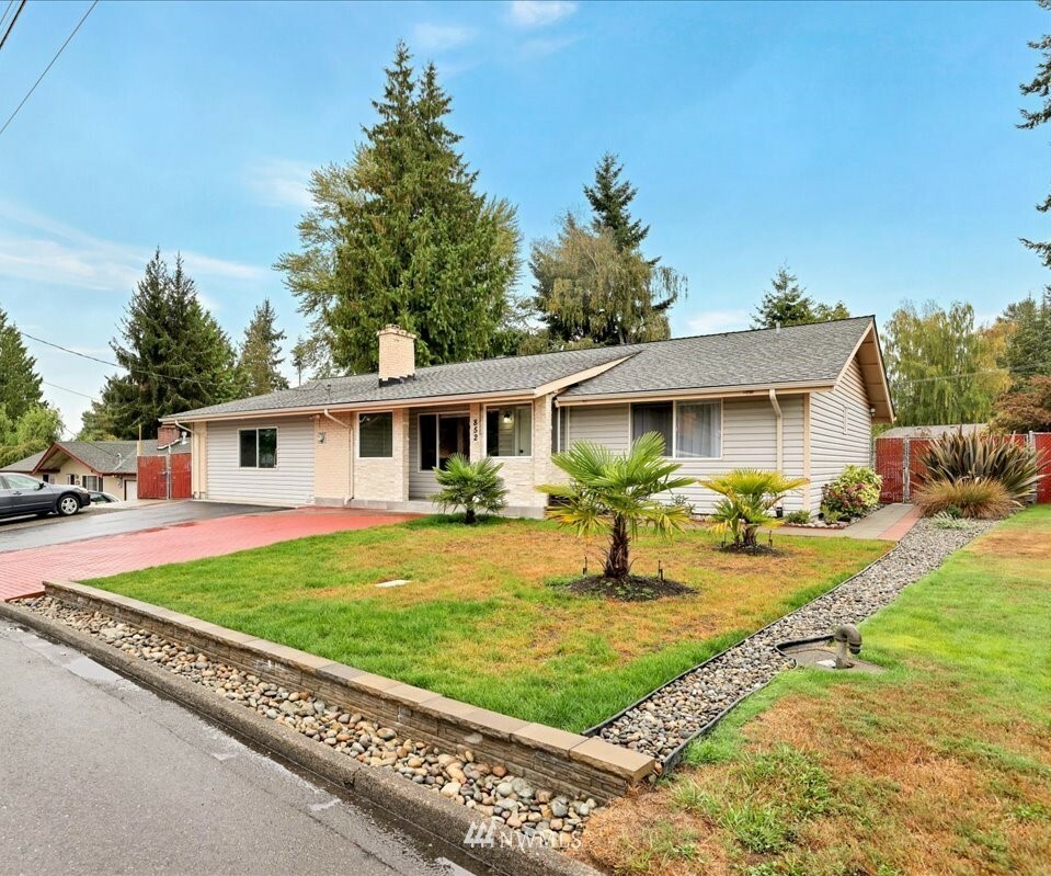 Property Photo: 852 S 318th Street WA 98003