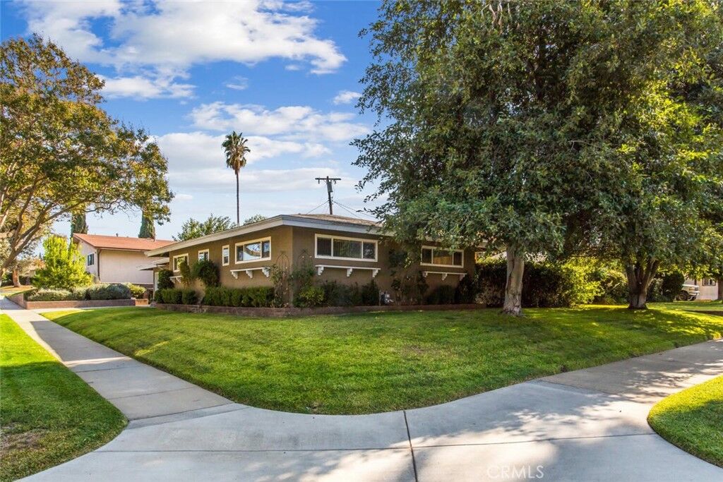 Property Photo: 602 Hibiscus Drive CA 92373