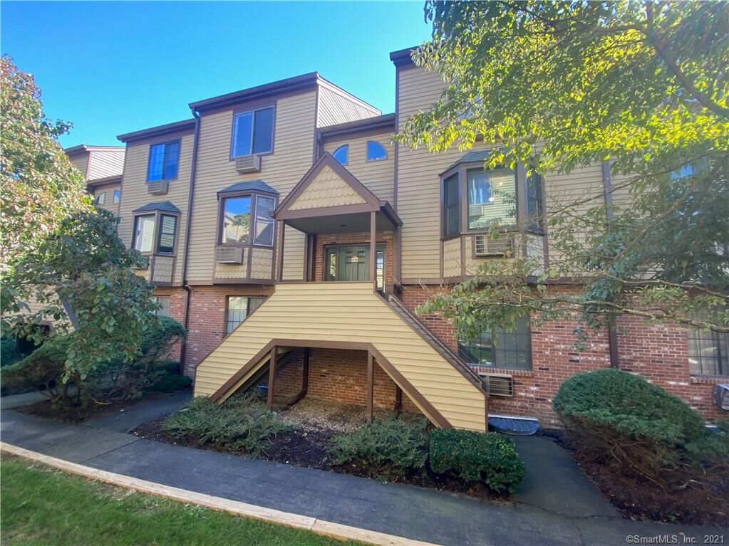 Property Photo:  8 Oakwood Avenue B6  CT 06850 