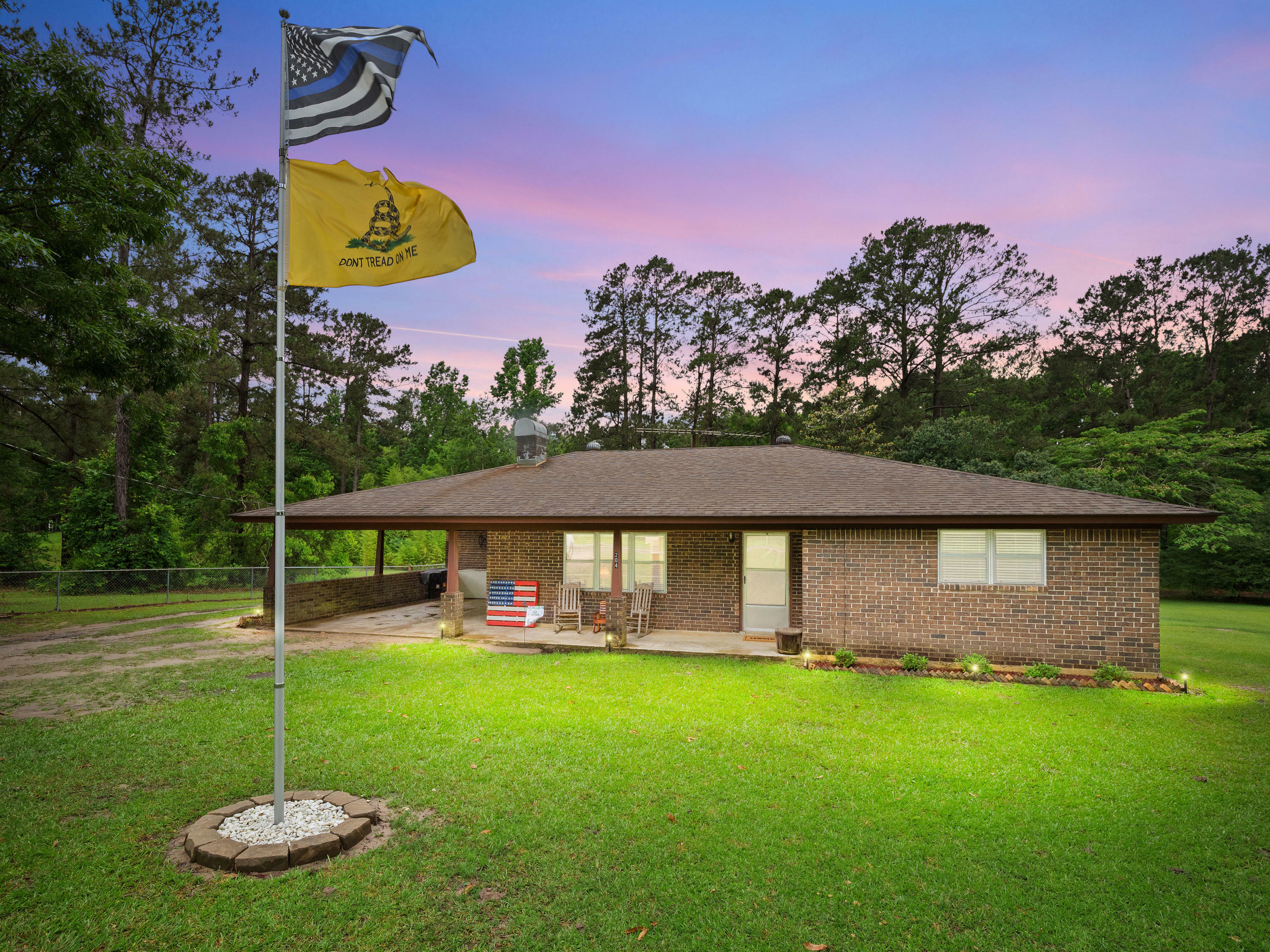 Property Photo:  204 Cable Loop  LA 71446 