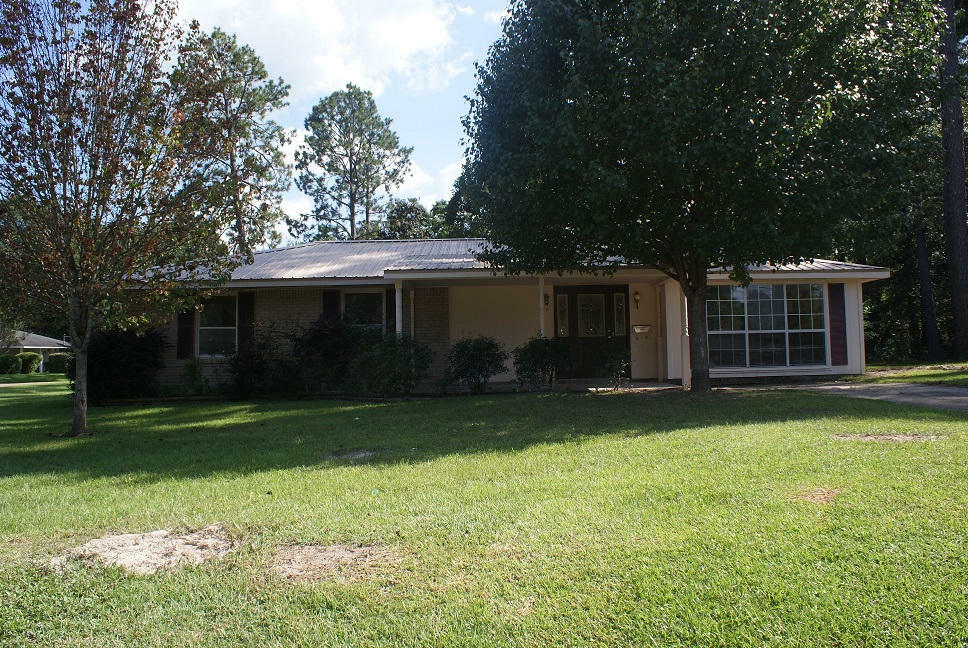 Property Photo:  150 Country Club Cir  LA 70634 