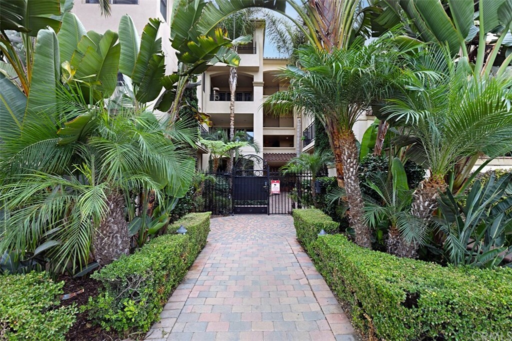 Property Photo: 401 Bernard Street 201 CA 92627