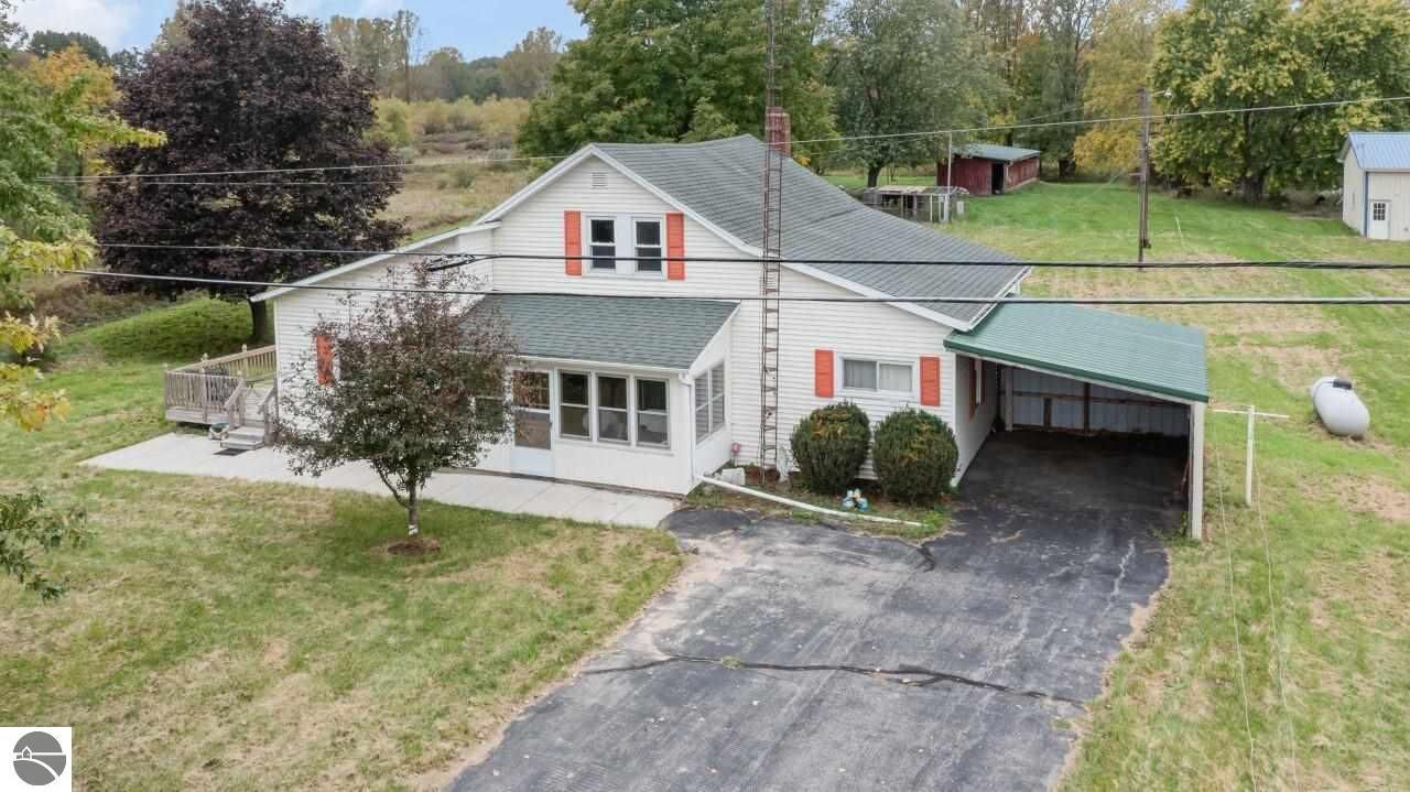 Property Photo:  2321 N State Road  MI 48847