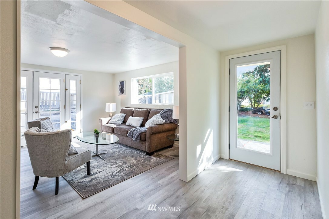 Property Photo: 2629 NE Sylvan Way WA 98310