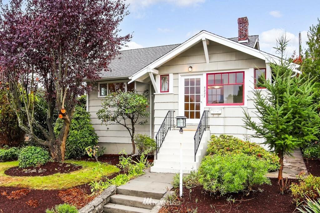 Property Photo:  5227  41st Avenue SW  WA 98136 