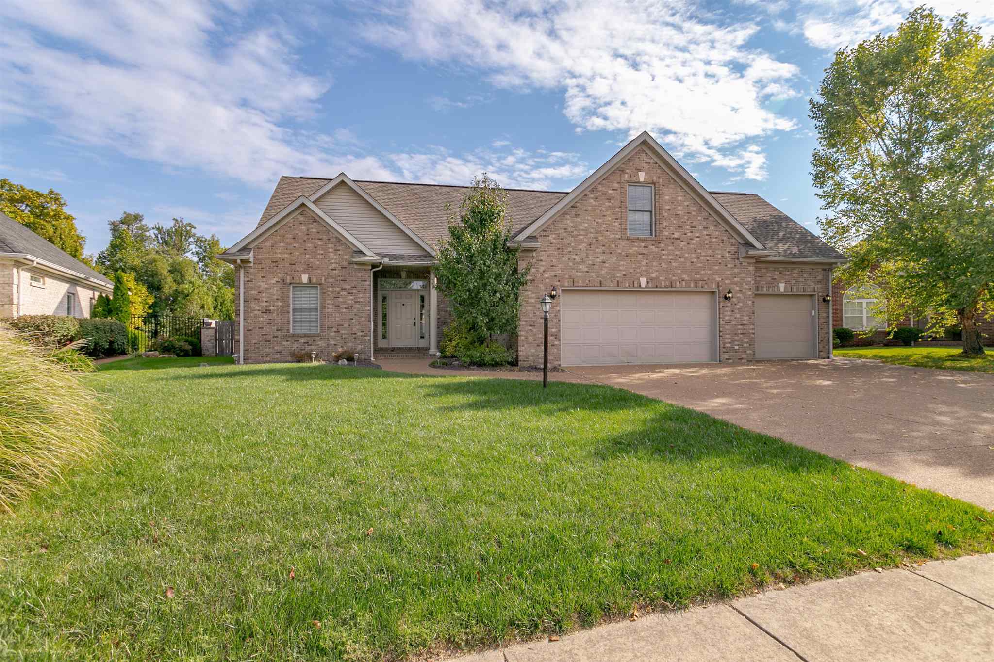 Property Photo:  4368 Huntington Ridge Circle  IN 47630 