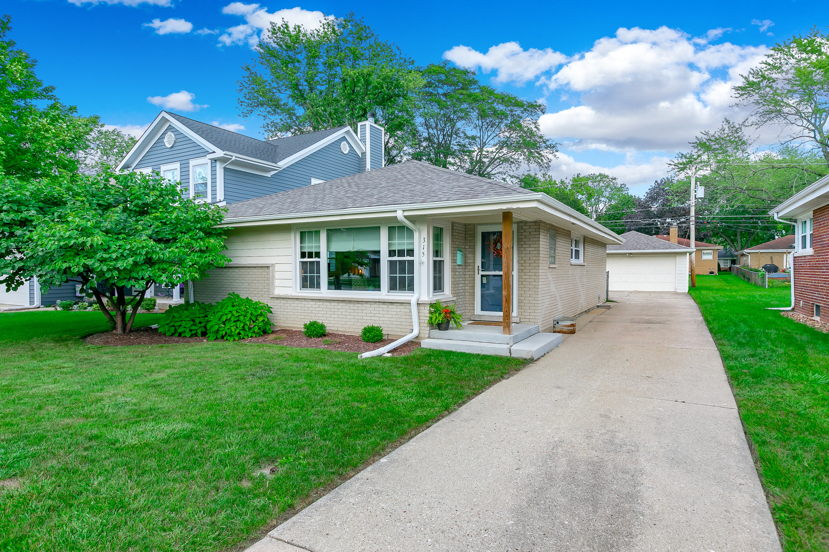 Property Photo:  315 N Dwyer Avenue  IL 60005 