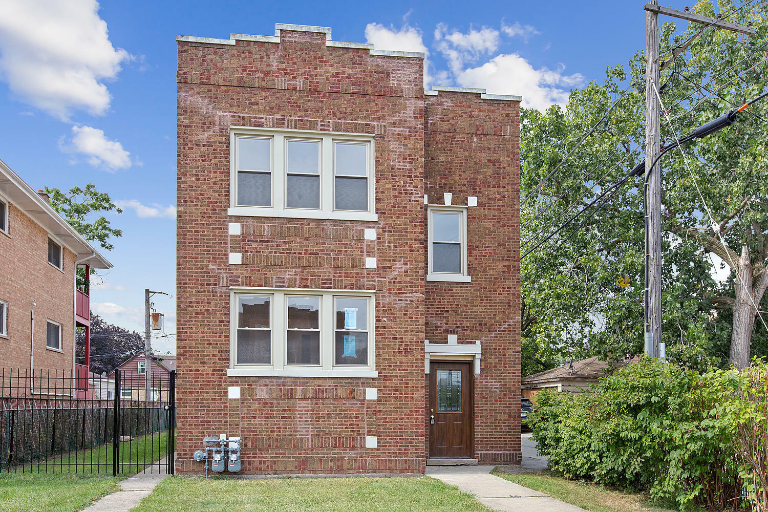 Property Photo: 1006 S 14th Avenue IL 60153