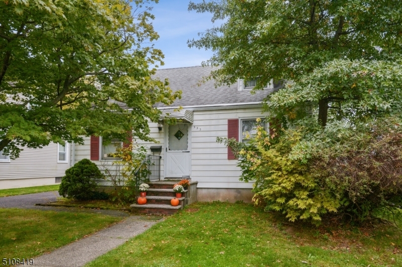 Property Photo:  553 Carleton St  NJ 08805 