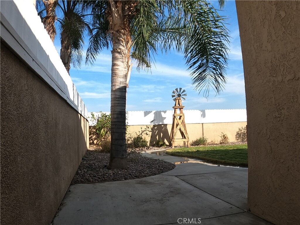 Property Photo: 14668 Blackbush CA 92553