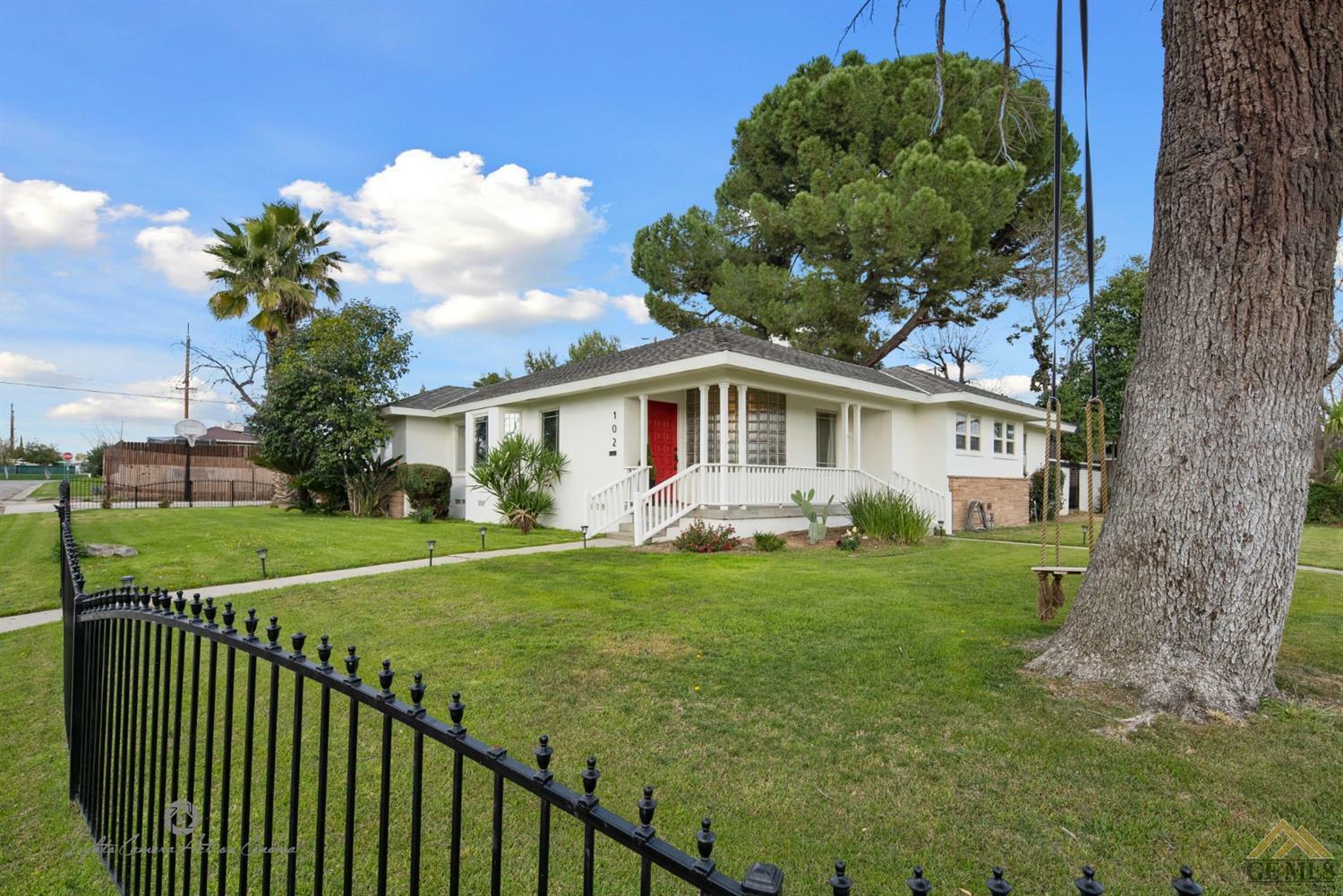 Property Photo:  102 Miner Street  CA 93305 