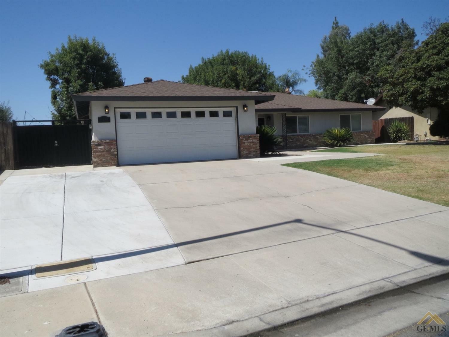 Property Photo:  2461 Pinon Springs Circle  CA 93309 