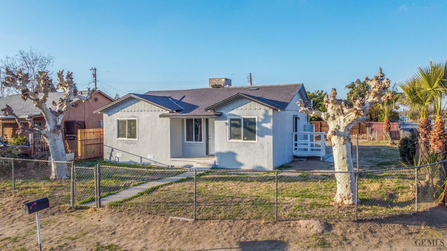 Property Photo:  424 Lloyd Street  CA 93307 