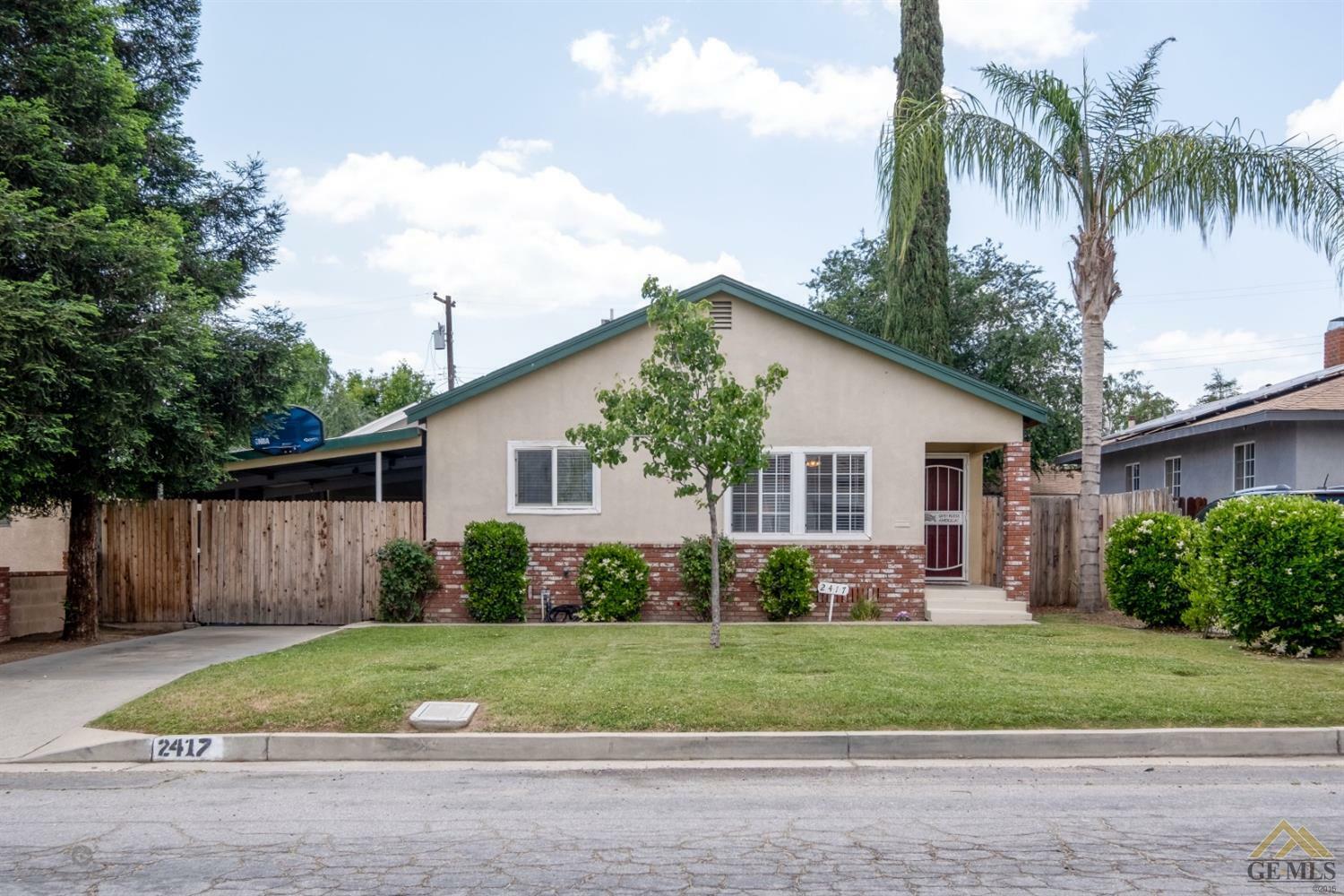 Property Photo:  2417 Barnett Street  CA 93308 