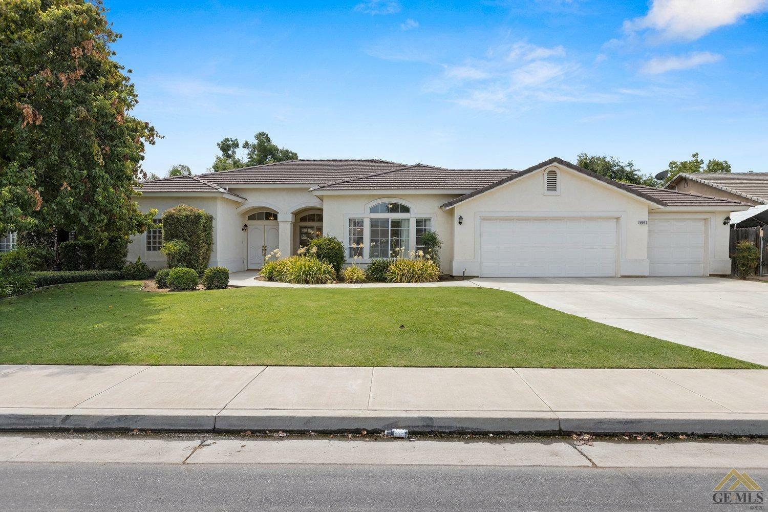 Property Photo:  9913 Laurel Park Avenue  CA 93312 