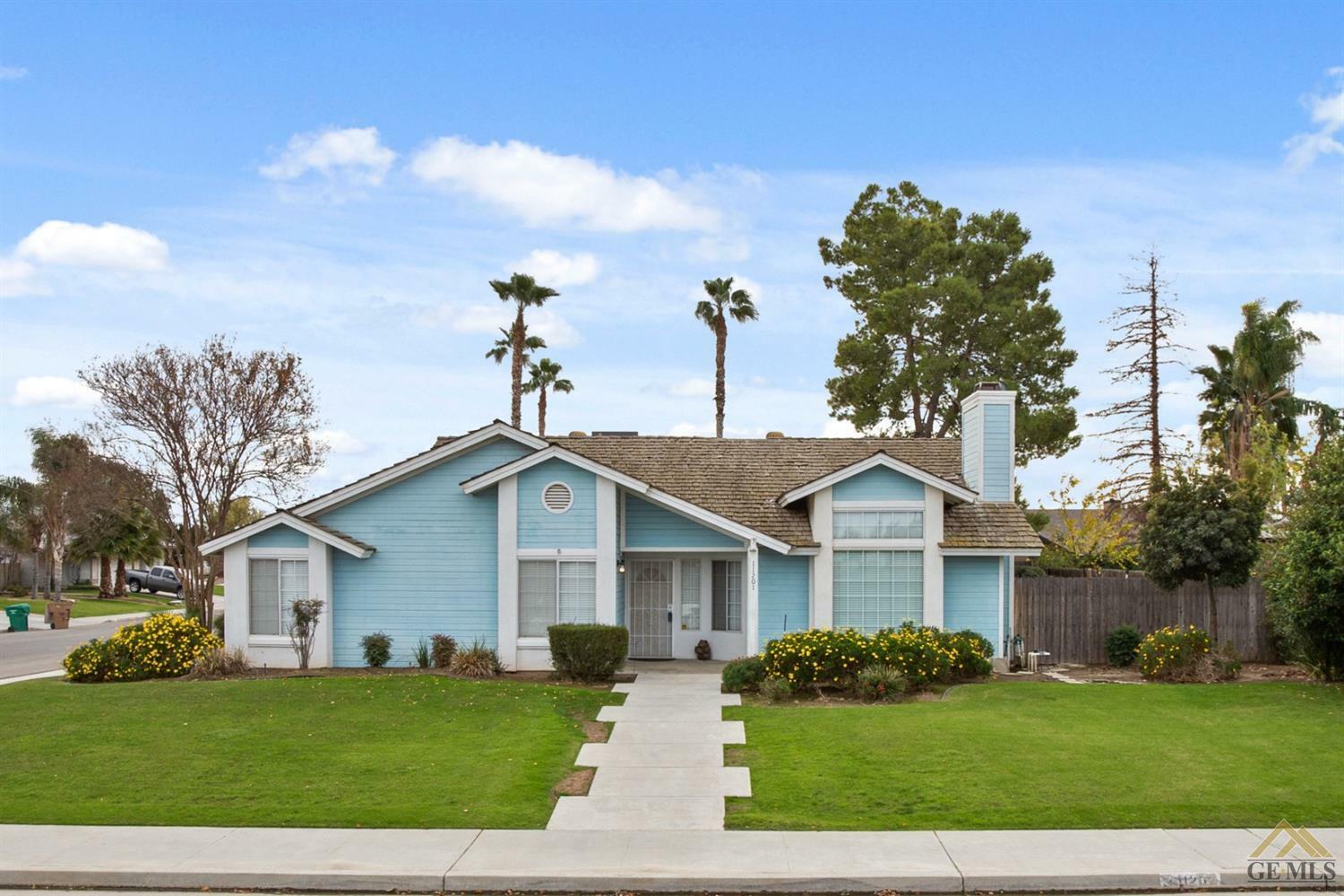 Property Photo:  11201 Paddock Avenue  CA 93312 