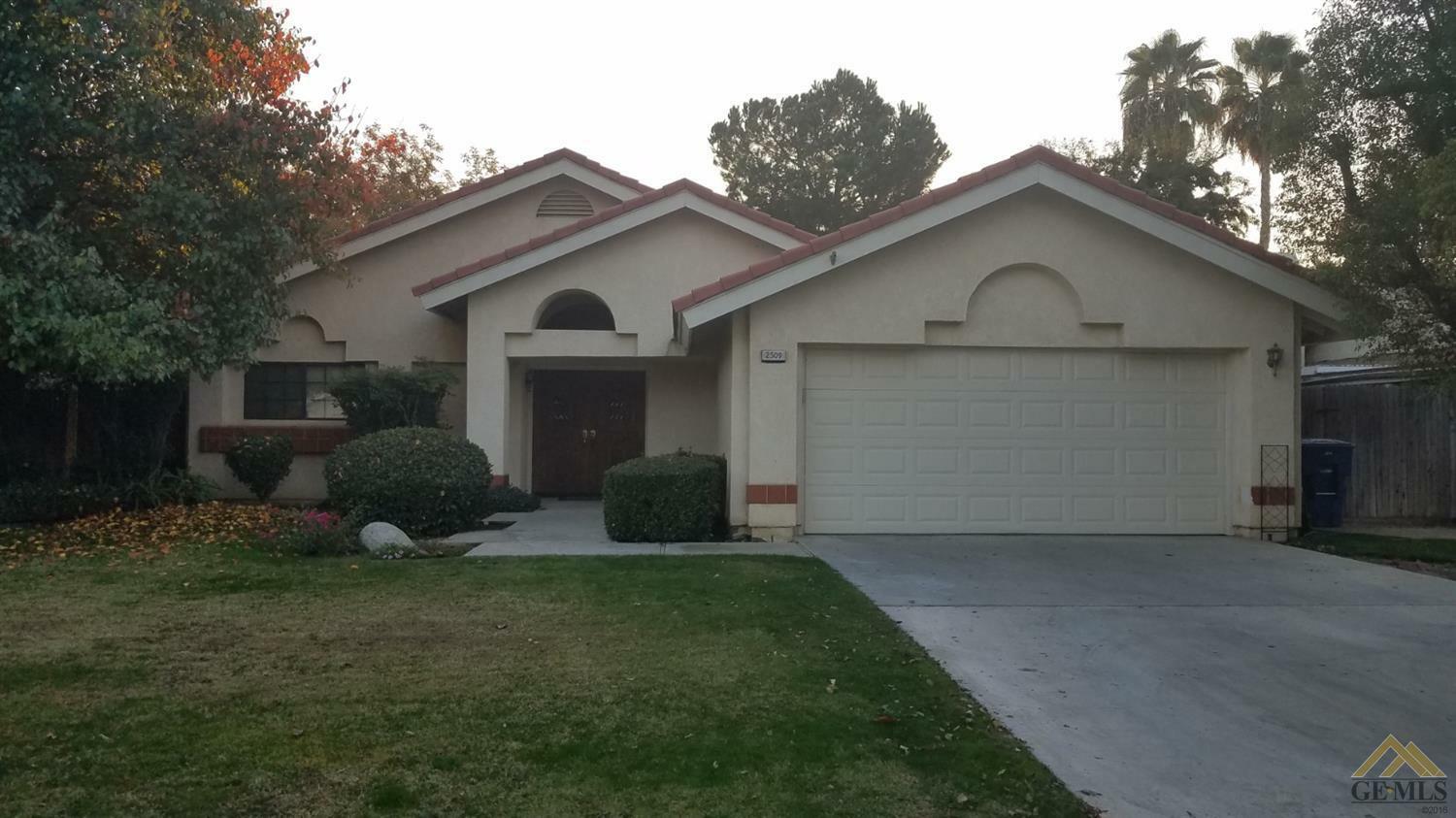 Property Photo:  2509 Georgia Oak Drive  CA 93311 