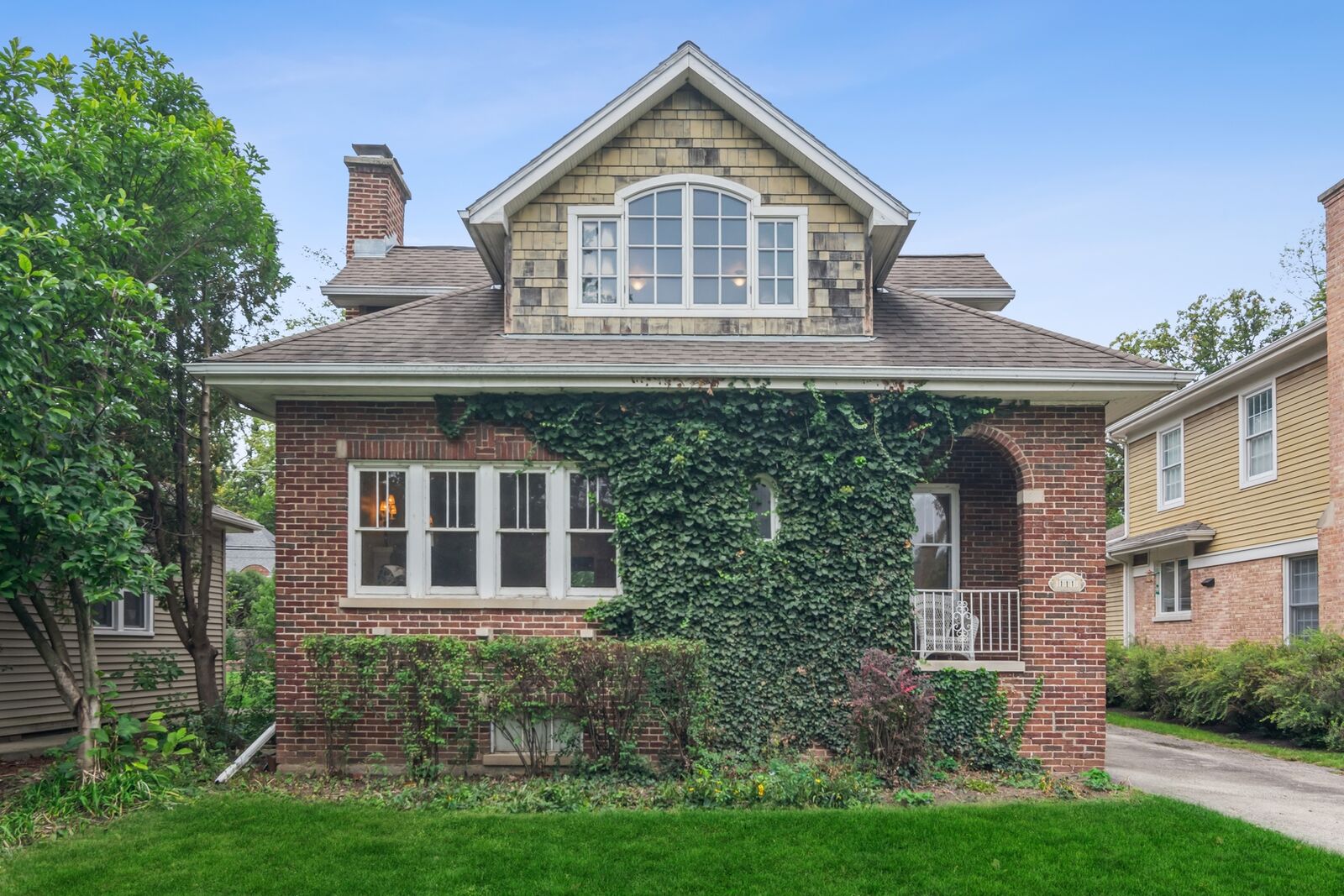 Property Photo:  111 Central Park Avenue  IL 60091 