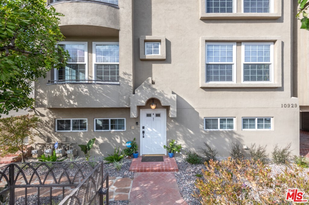 Property Photo: 10929 Landale Street #1 CA 91602