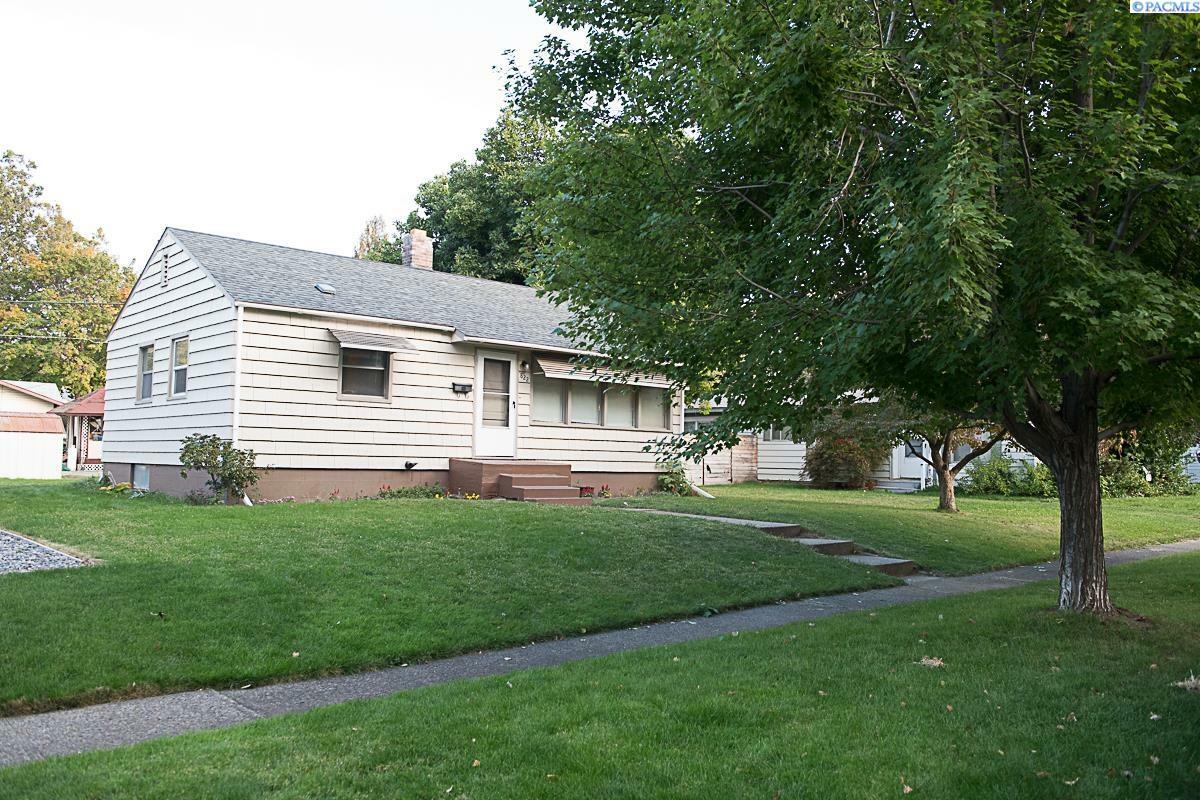 Property Photo:  822 Main St  WA 99350 