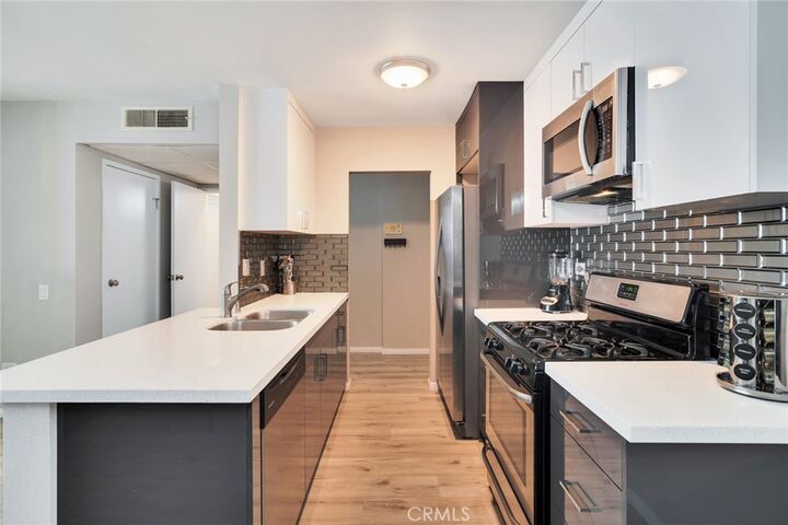 Property Photo:  421 S La Fayette Park Place 326  CA 90057 