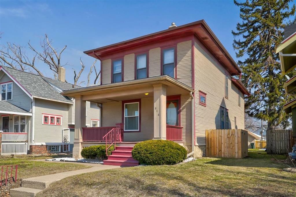 Property Photo: 816 14th Street SE IA 52403