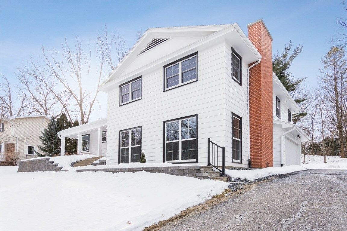 Property Photo:  2138 Lincolnshire Drive  IA 52403 