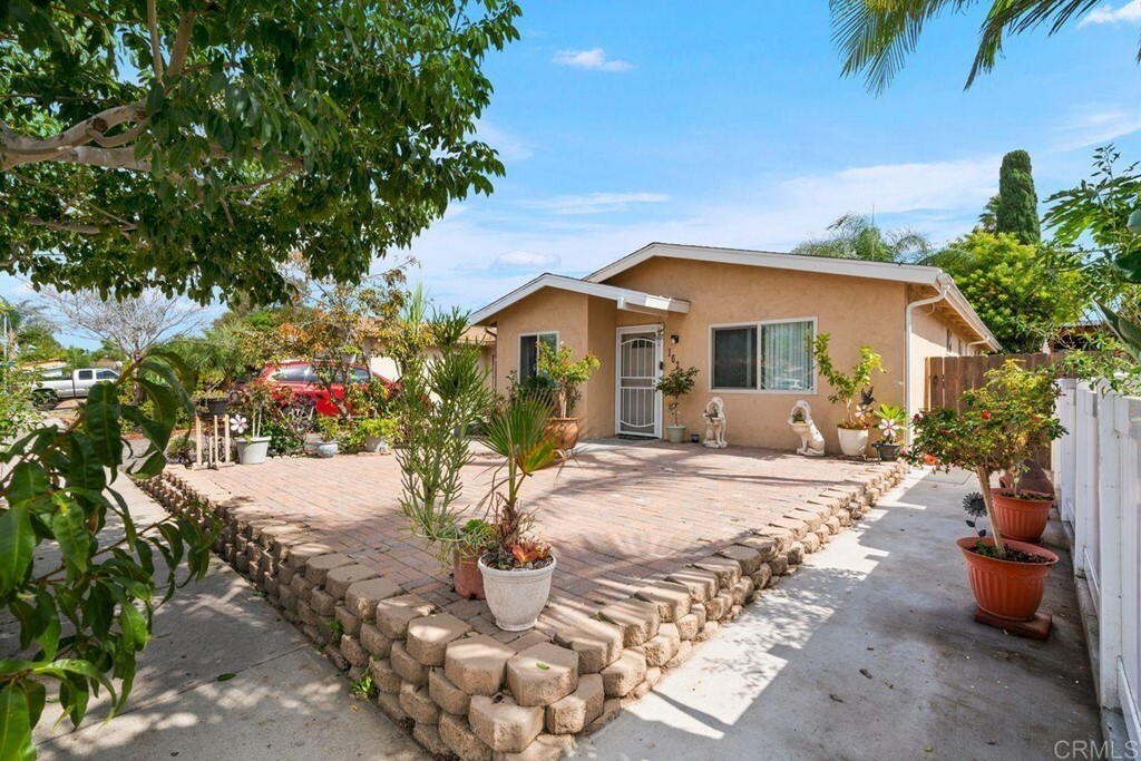 Property Photo:  1631 Calle Dulce  CA 92084 