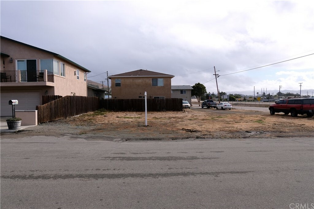 Property Photo:  300 Sicily Street  CA 93442 