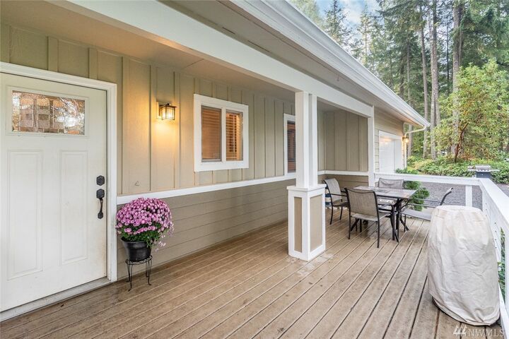 Property Photo:  3039 SW Daffodil St  WA 98367 