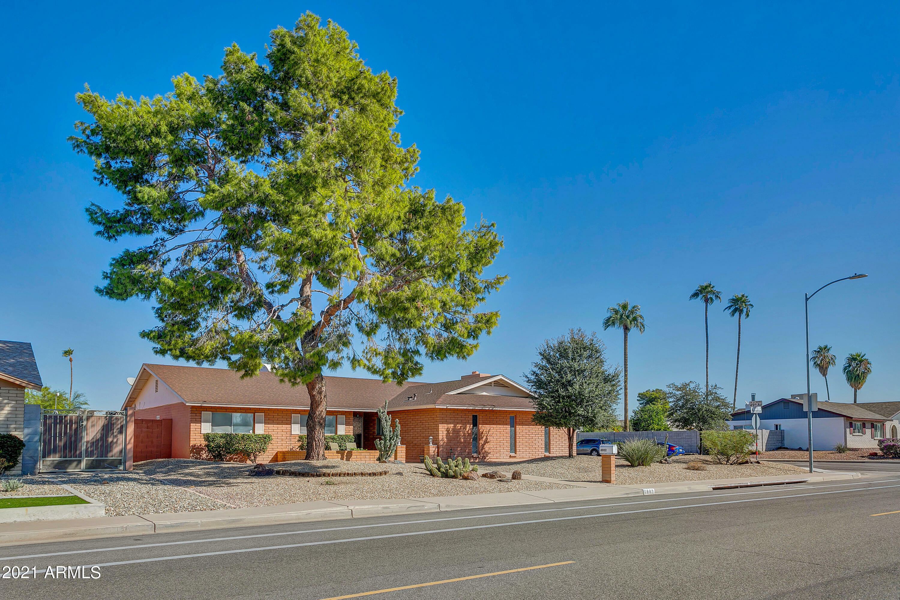 Property Photo:  4902 W Paradise Lane  AZ 85306 