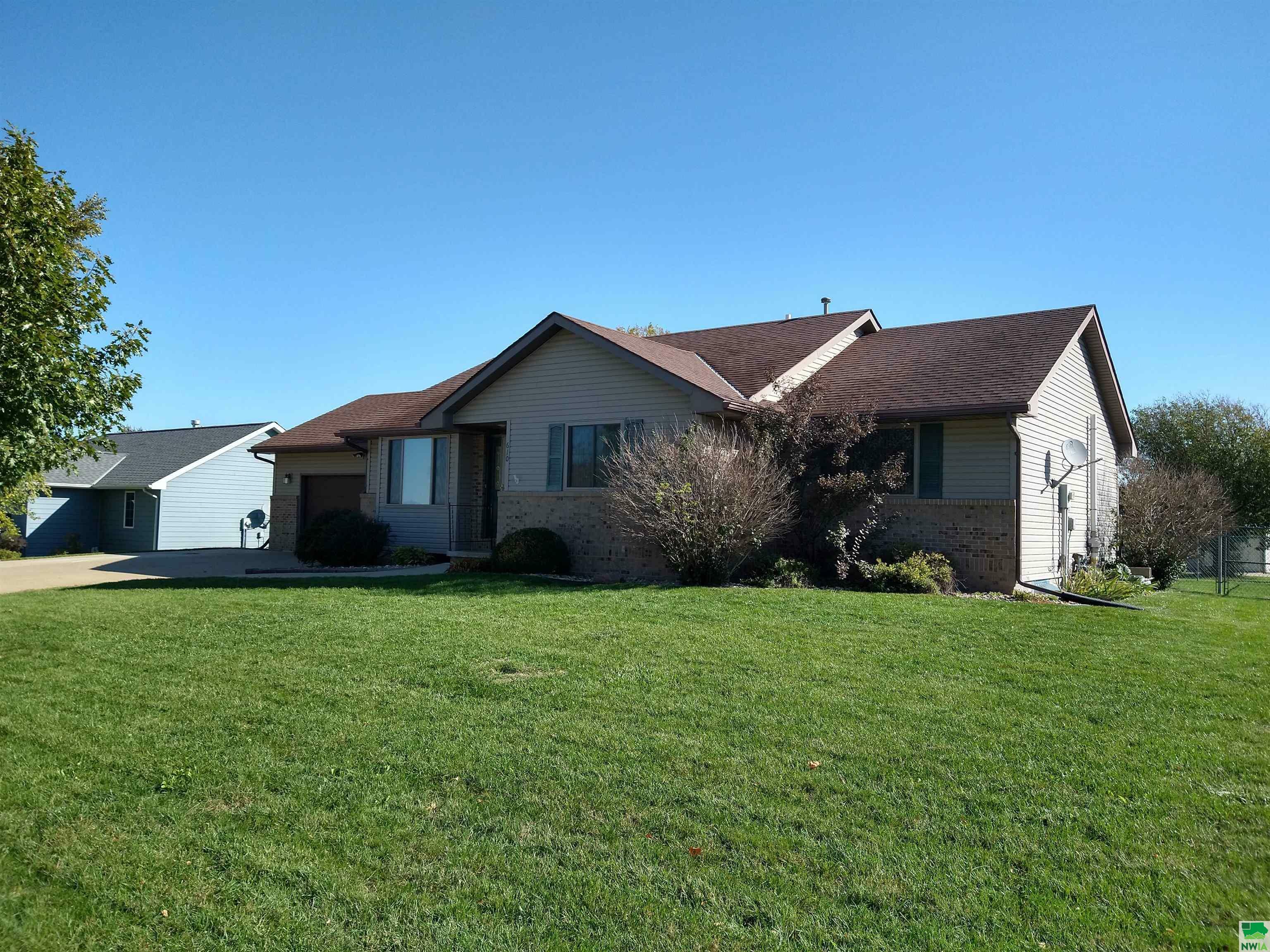 Property Photo: 610 N 5th St IA 51039