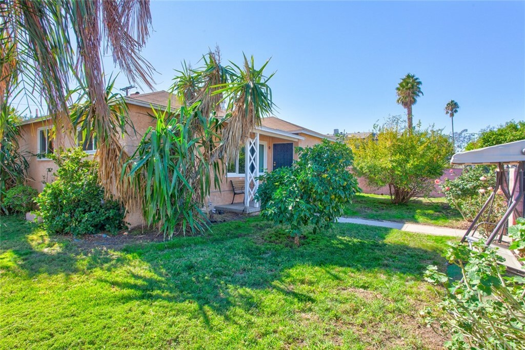 Property Photo:  12530 Burton Street  CA 91605 