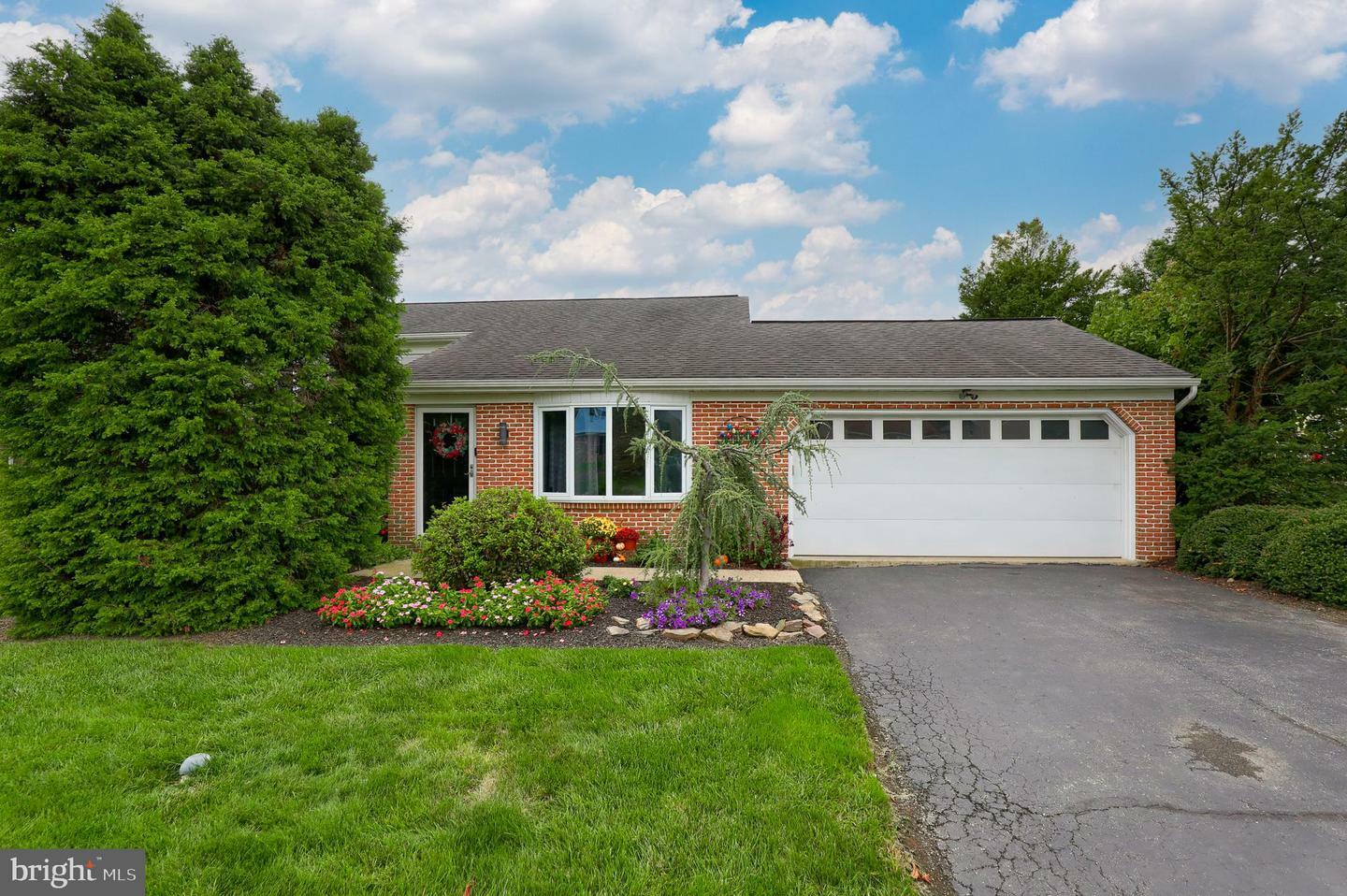 Property Photo:  160 Springfield Road  PA 17538 