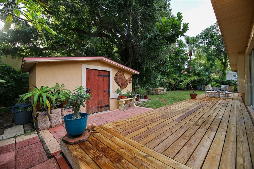 Property Photo: 5086 Myrtle Lane FL 33708