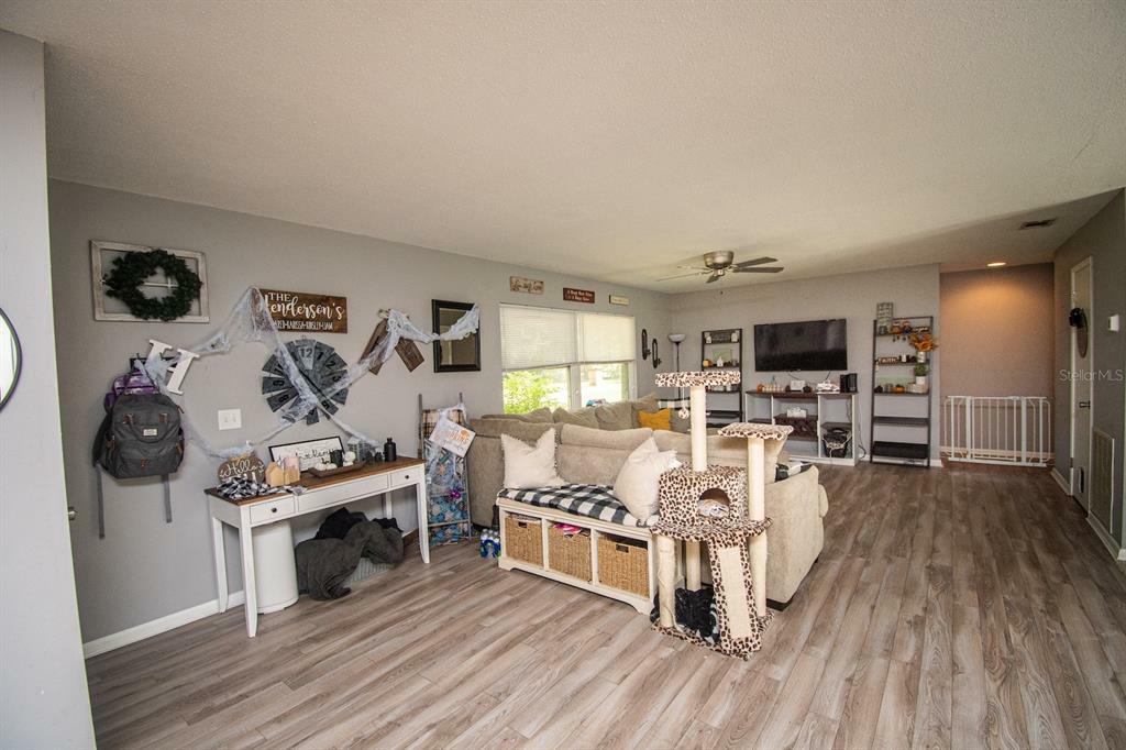 Property Photo:  1411 E Private Drive  FL 33813 