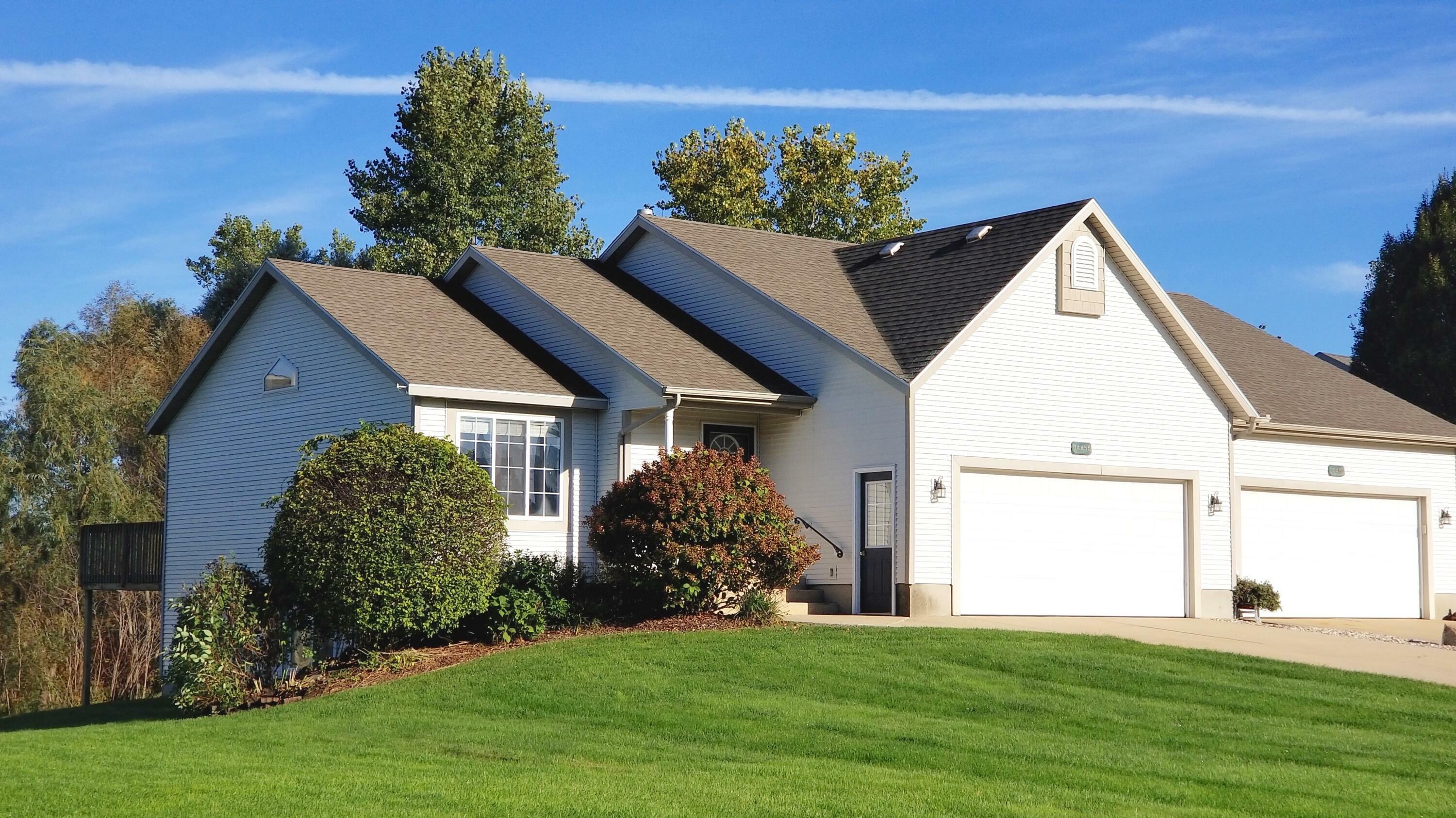 Property Photo: 14455 Twin Oaks Street MI 49424