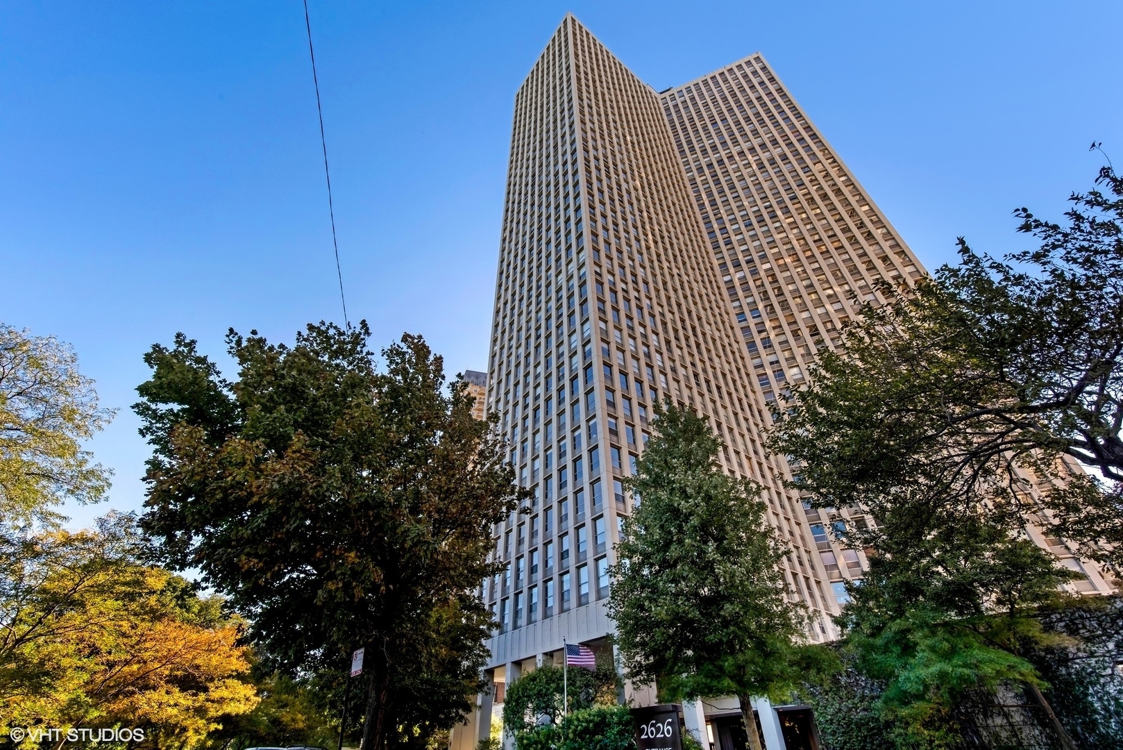 Property Photo: 2626 N Lakeview Avenue 2604 IL 60614